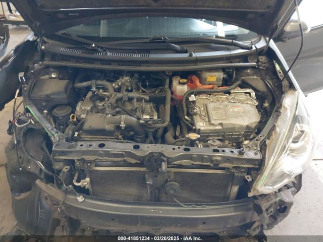JTDKDTB3XF1106075 Toyota Prius C Four