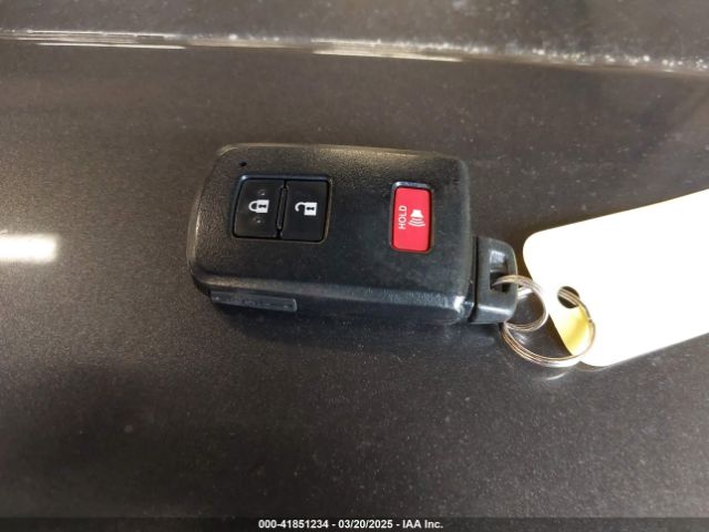 JTDKDTB3XF1106075 Toyota Prius C Four