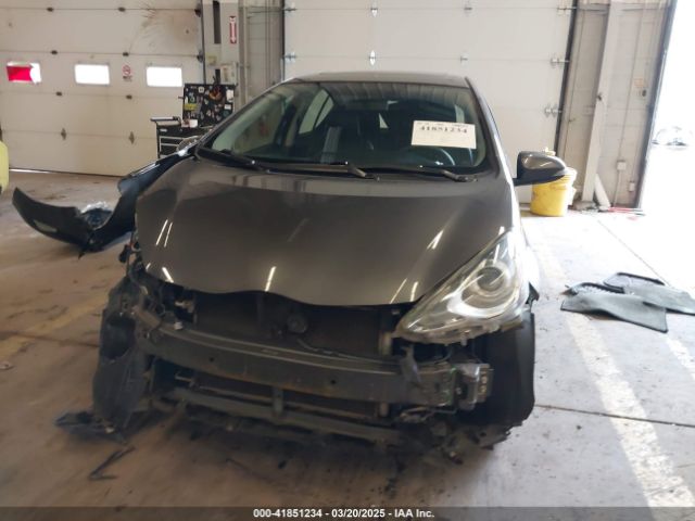 JTDKDTB3XF1106075 Toyota Prius C Four