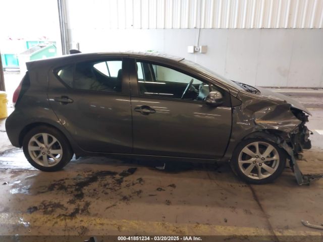 JTDKDTB3XF1106075 Toyota Prius C Four
