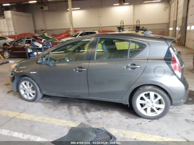 JTDKDTB3XF1106075 Toyota Prius C Four