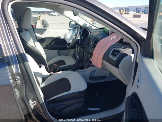 3C4NJCBB1MT505864 Jeep Compass Latitude Fwd
