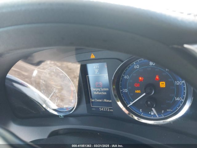 2T1BURHE7JC055652 Toyota COROLLA SE