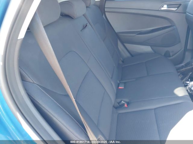 KM8J23A42LU135653 Hyundai TUCSON SE