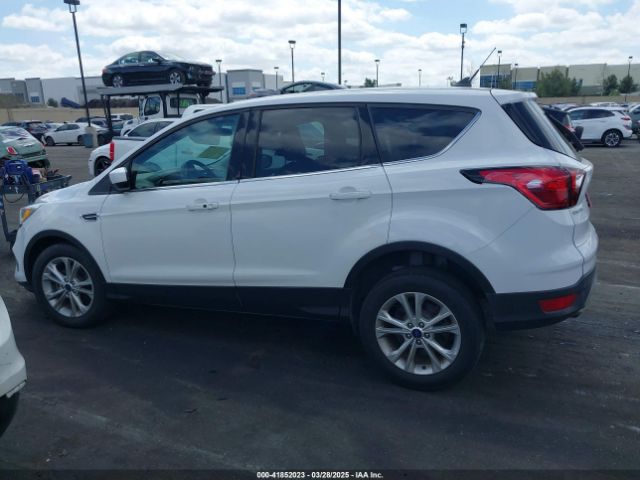1FMCU0GD1KUB09407 Ford ESCAPE SE