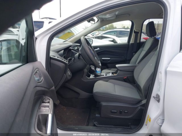 1FMCU0GD1KUB09407 Ford ESCAPE SE