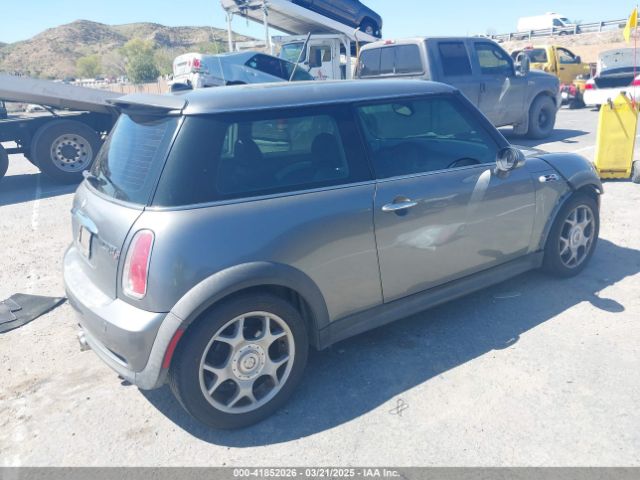 2006 MINI COOPER S WMWRE33596TJ35256 Photo 3
