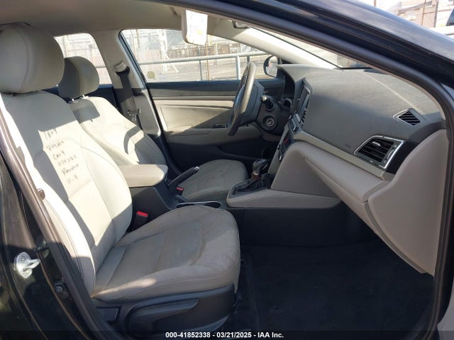 5NPD84LF7HH052676 Hyundai ELANTRA SE