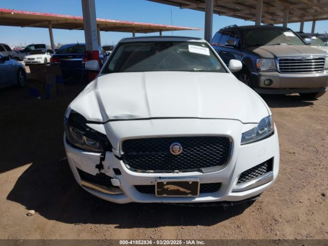 SAJBD4BV9HCY44515 Jaguar Xf 35t Premium