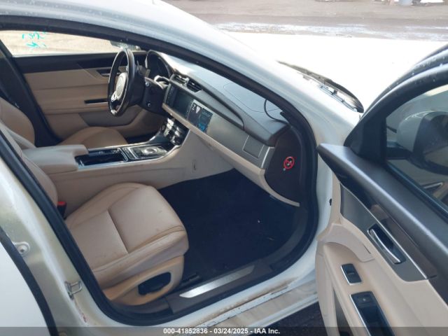 SAJBD4BV9HCY44515 Jaguar Xf 35t Premium