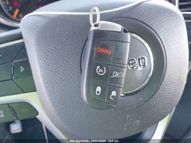 1C4RJFAG1NC138722 Jeep Grand Cherokee Wk Laredo E 4x4