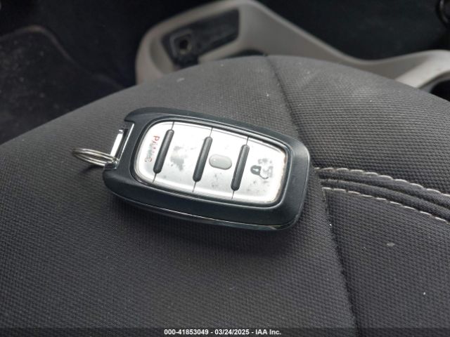 2C4RC1CG0LR237451 Chrysler Voyager Lx