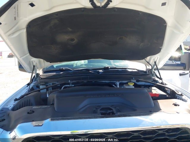 3C6UR4HJ3MG501081 RAM 2500 Tradesman  4x2 8' Box