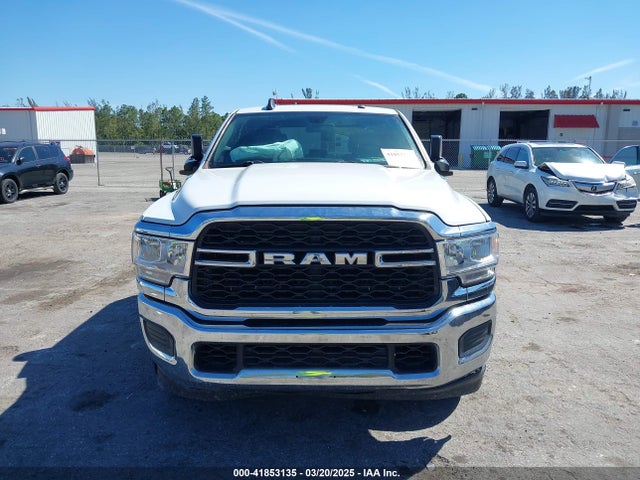 3C6UR4HJ3MG501081 RAM 2500 Tradesman  4x2 8' Box