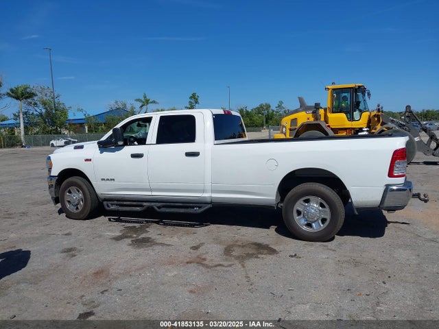 3C6UR4HJ3MG501081 RAM 2500 Tradesman  4x2 8' Box