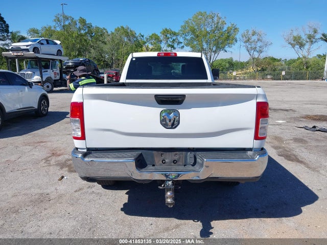 3C6UR4HJ3MG501081 RAM 2500 Tradesman  4x2 8' Box
