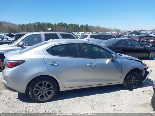 3MYDLBYV7KY523918 Toyota YARIS LE