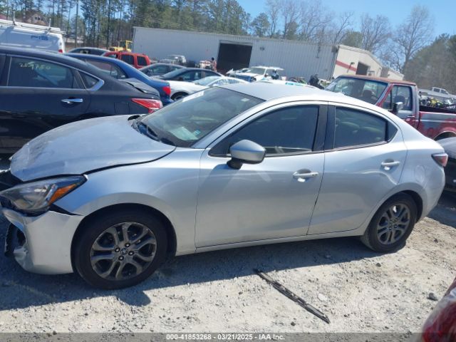 3MYDLBYV7KY523918 Toyota YARIS LE