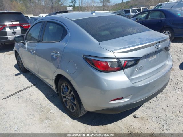 3MYDLBYV7KY523918 Toyota YARIS LE