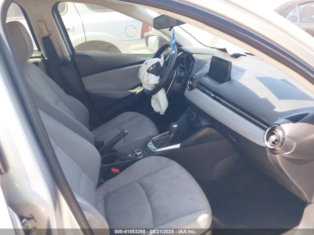 3MYDLBYV7KY523918 Toyota YARIS LE