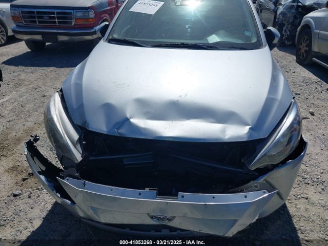 3MYDLBYV7KY523918 Toyota YARIS LE