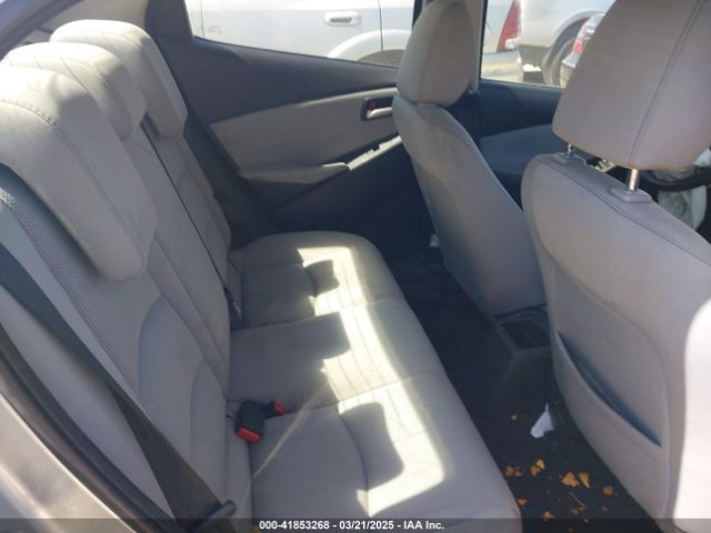 3MYDLBYV7KY523918 Toyota YARIS LE