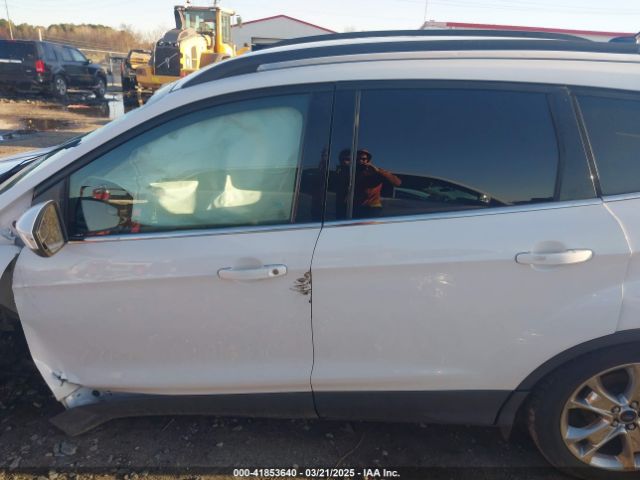 1FMCU0GX6GUA17596 Ford ESCAPE SE