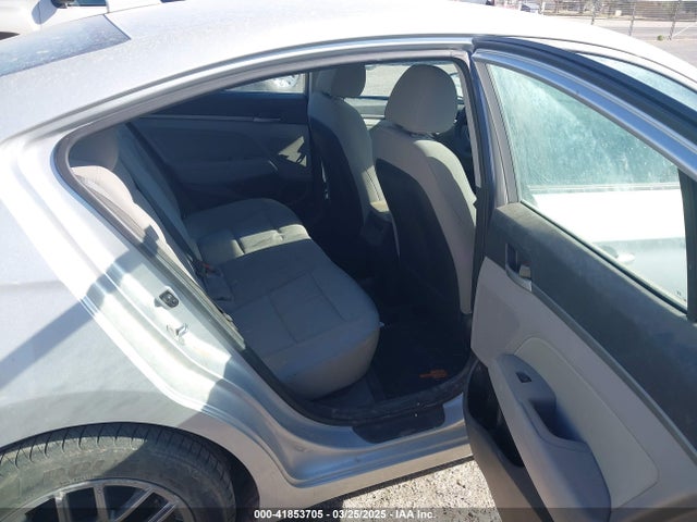 5NPD84LF6HH111247 Hyundai ELANTRA SE