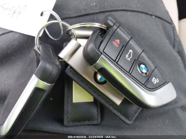 2017 BMW X1 WBXHT3C36H5F74818 Photo 10