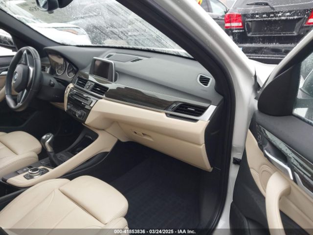 2017 BMW X1 WBXHT3C36H5F74818 Photo 4