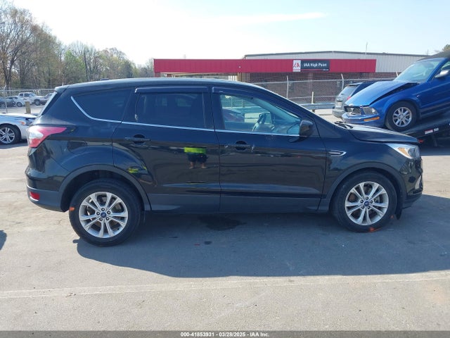 1FMCU0G96HUC96700 Ford ESCAPE SE