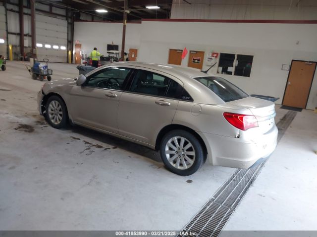 2014 CHRYSLER 200 1C3CCBBBXEN231601 Photo 2