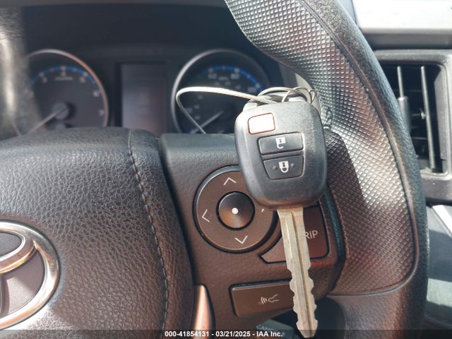 2T3ZFREV8JW489873 Toyota RAV4 LE