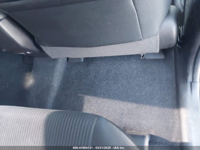 2T3ZFREV8JW489873 Toyota RAV4 LE