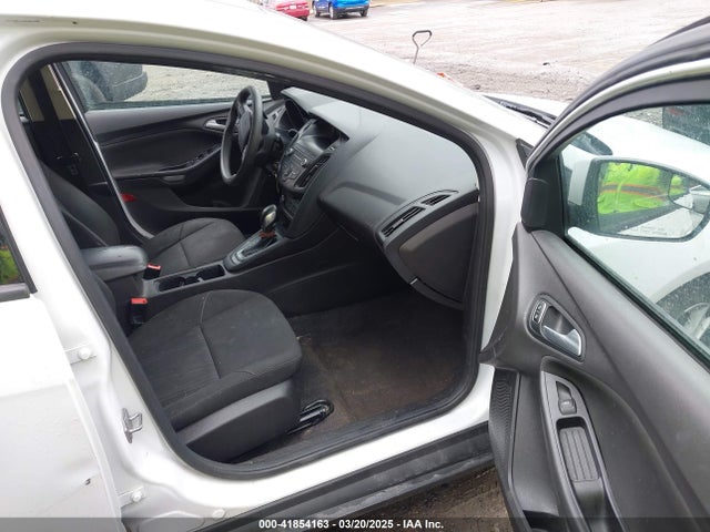 1FADP3K2XJL280920 Ford FOCUS SE