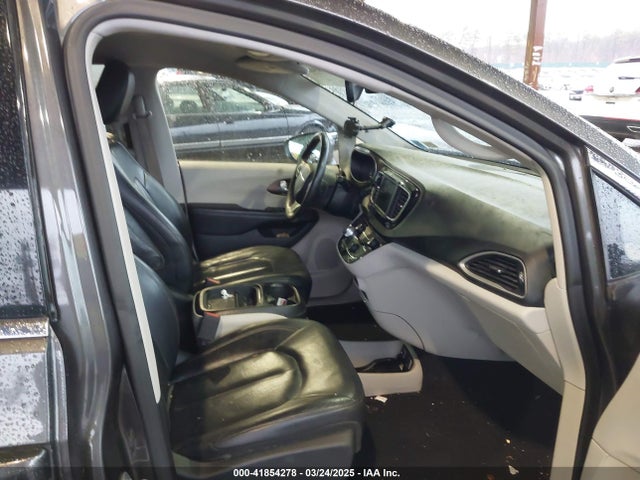 2C4RC1BG9JR118974 Chrysler Pacifica Touring L