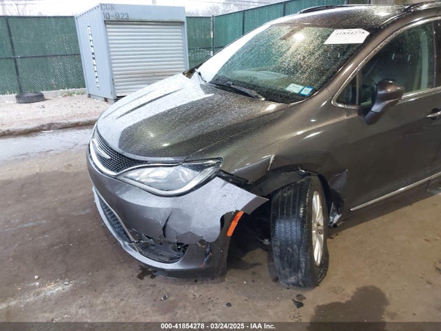 2C4RC1BG9JR118974 Chrysler Pacifica Touring L