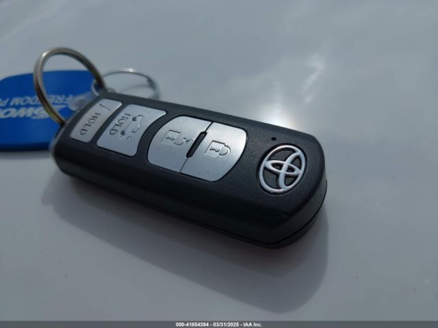 3MYDLBYV2HY147038 Toyota YARIS IA