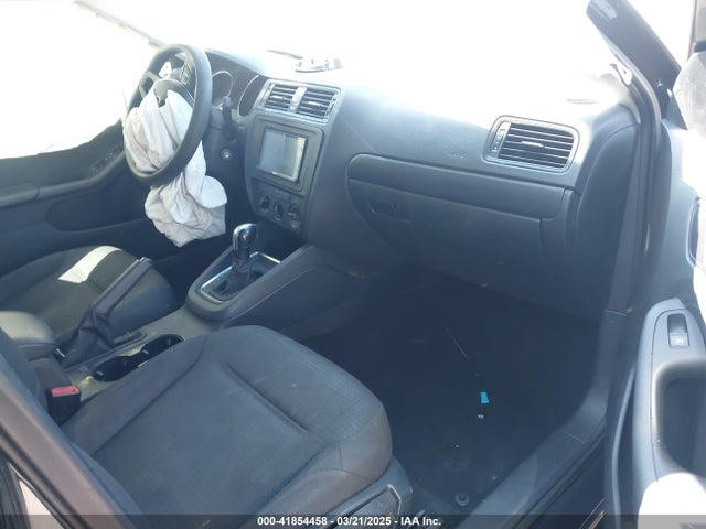 3VW267AJ2GM273369 Volkswagen Jetta 1.4t S