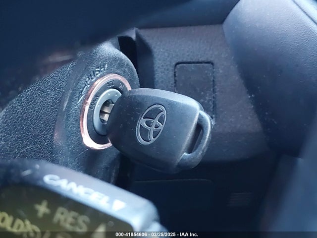 JTMZFREV5HJ701508 Toyota RAV4 LE