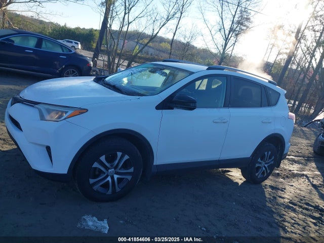 JTMZFREV5HJ701508 Toyota RAV4 LE