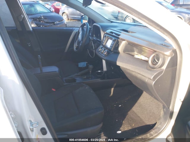 JTMZFREV5HJ701508 Toyota RAV4 LE