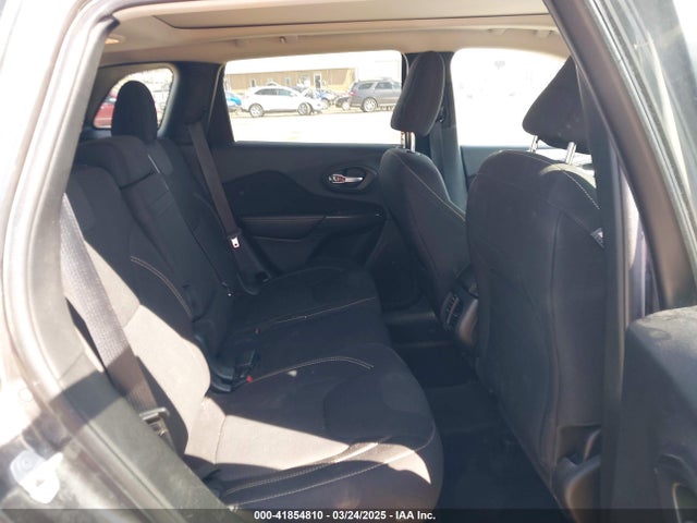 1C4PJMCS5GW219737 Jeep Cherokee Latitude