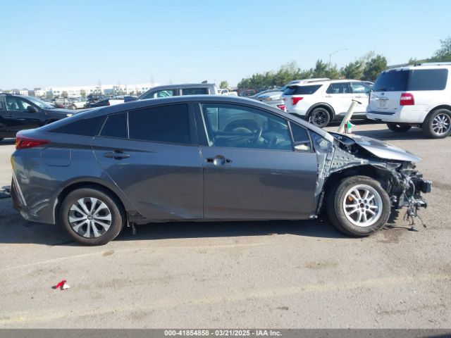 JTDKAMFP3N3229070 Toyota Prius Prime Xle