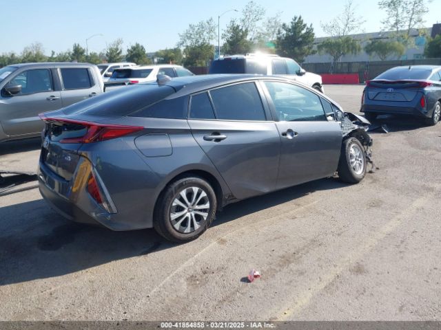 JTDKAMFP3N3229070 Toyota Prius Prime Xle