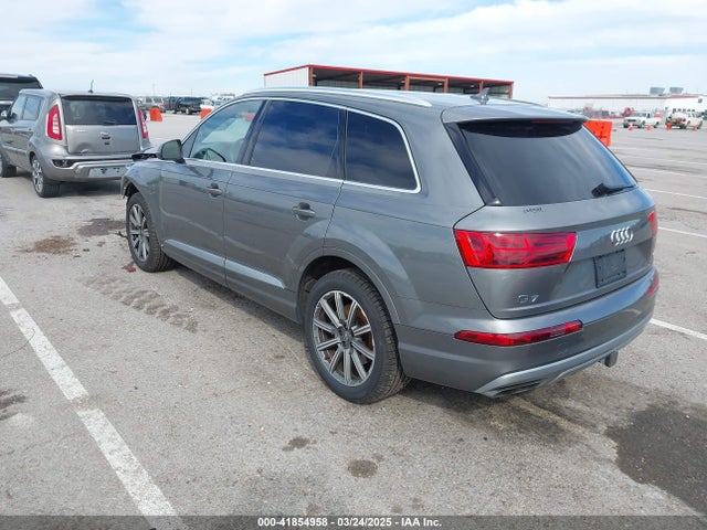 2018 AUDI Q7 WA1LAAF70JD009242 Photo 2