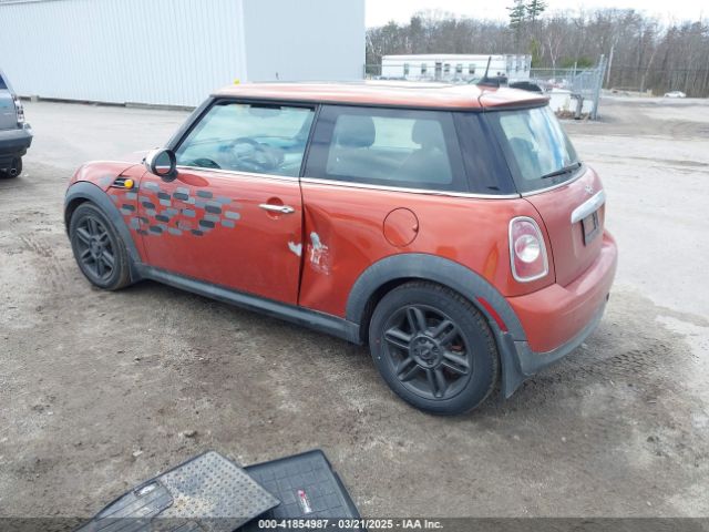 2011 MINI COOPER WMWSU3C54BTX96143 Photo 2