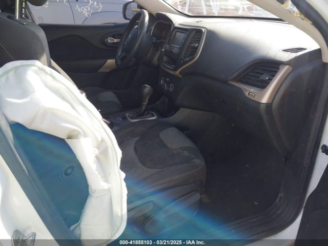 1C4PJLCB3JD566741 Jeep Cherokee Latitude Fwd