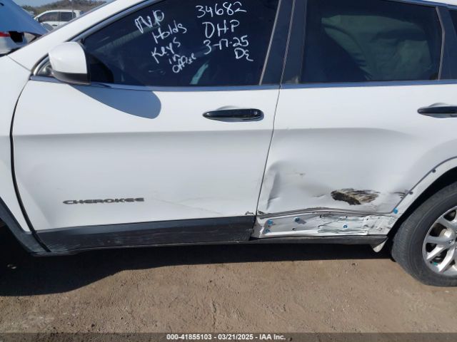 1C4PJLCB3JD566741 Jeep Cherokee Latitude Fwd