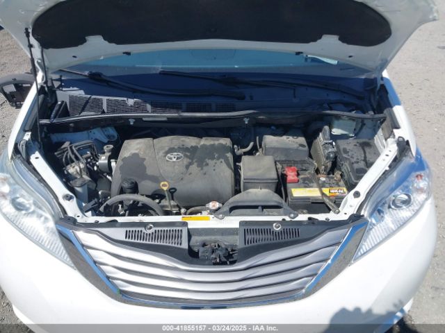 5TDYZ3DC2HS894588 Toyota Sienna Xle Premium 8 Passenger